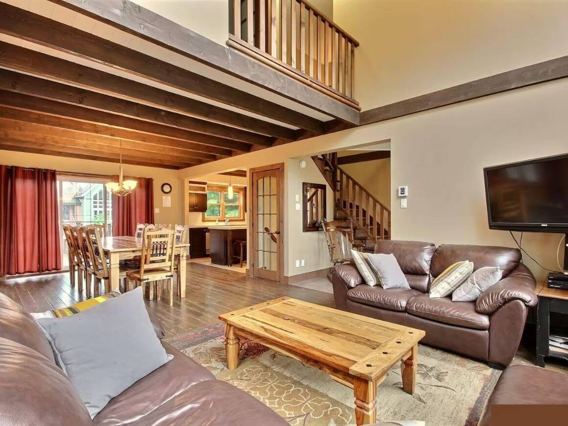 LARGE chalet in Stoneham