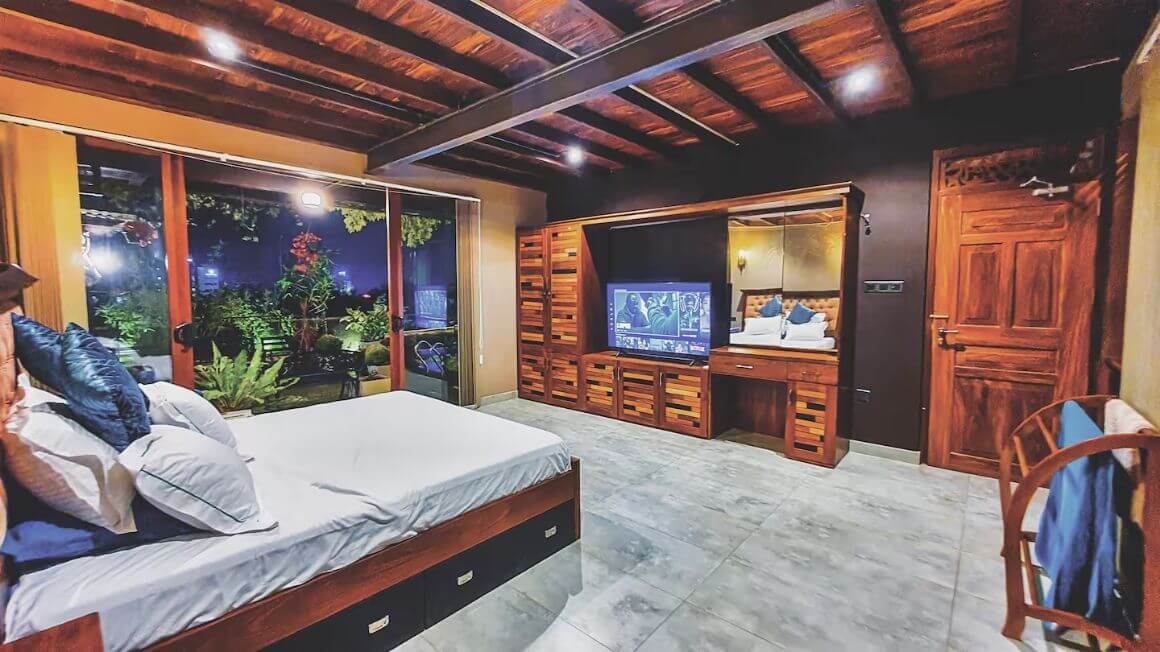 Rooftop Villa with Pool and Village Views