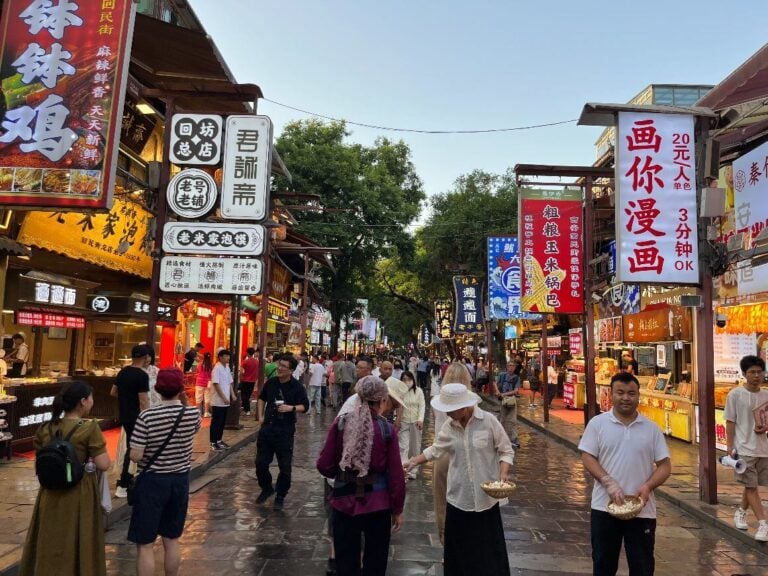 Backpacking China Travel Guide