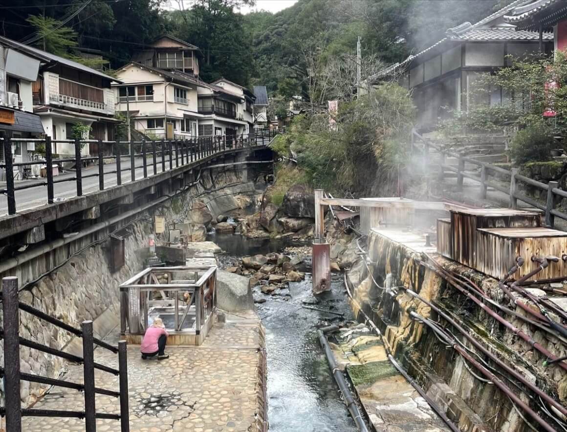 yunomine onsen thermal river