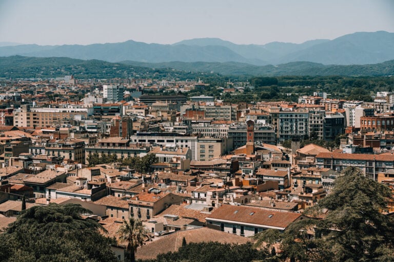 Surviving an Attempted Street Mugging in Girona – What I Learned