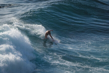 mahana point surfing nusa lembongan