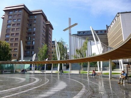 wikicommons-plaza-bilbao