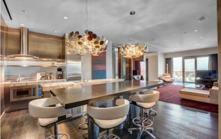 Huge Penthouse w/ Hot Tub Balcony, Las Vegas