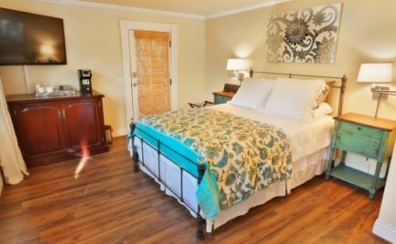 Enchanted Cottage in the Heart of SB, Santa Barbara
