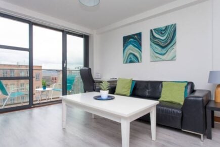 Apartment with balcony views, Belfast