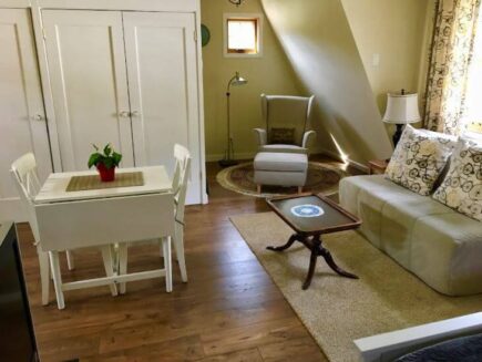 Warm and Cosy Carriage House