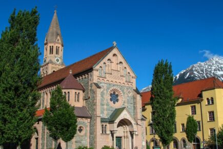 shutterstock - innsbruck - pradl