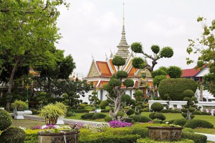 how much does a trip to bangkok cost