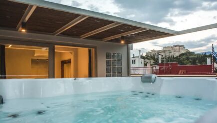 Five Bedroom Suite with Jacuzzi Athens