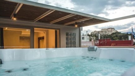 Five Bedroom Suite with Jacuzzi Athens