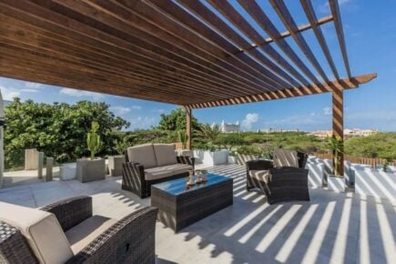 Luxury 9BR Villa with roof deck Aruba