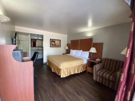 Travelodge by Wyndham Albuquerque West Albuquerque