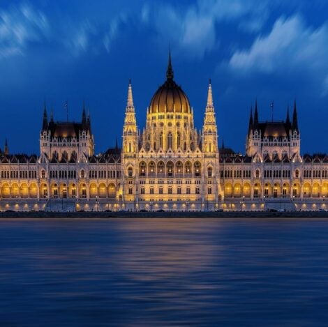 budapest parliament building night