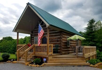 Sandy Acres Hobbit Cabin, Kentucky