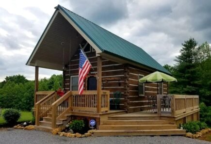 Sandy Acres Hobbit Cabin, Kentucky