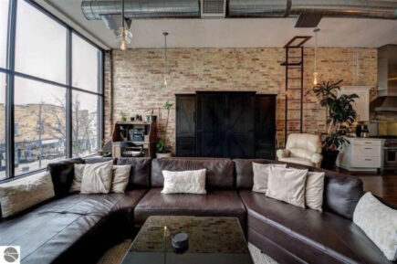 Huge Loft Apartment in Downtown