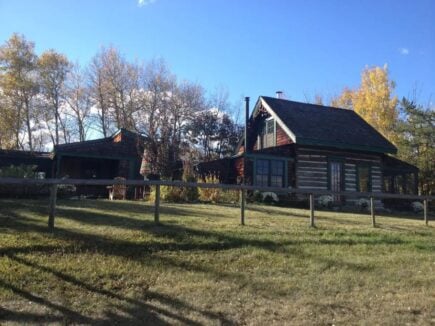 Maggie’s Hill Heritage Loghouse