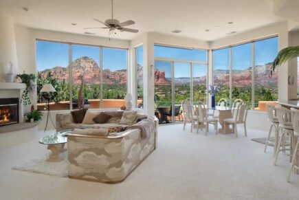 Villa with Stunning Mountain Views