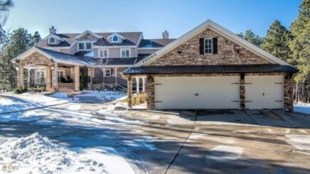 Stylish 7 Bed Home with Mountain Views