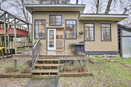 Bright and Practical Studio Cabin