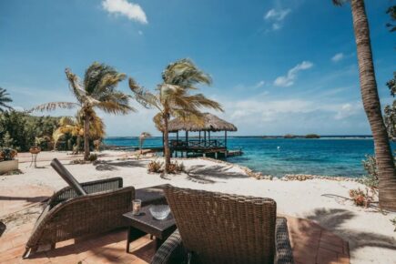 Opulent 4 Bed Villa with Private Beach Aruba