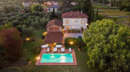 5 BR 18th Century Small Mansion Italy