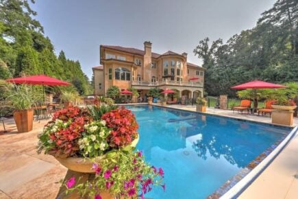 Stately 10 Bed Mansion with Pool and Garden
