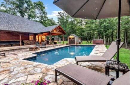 Cozy 3 Bed BnB with Pool and Jacuzzi, Oklahoma