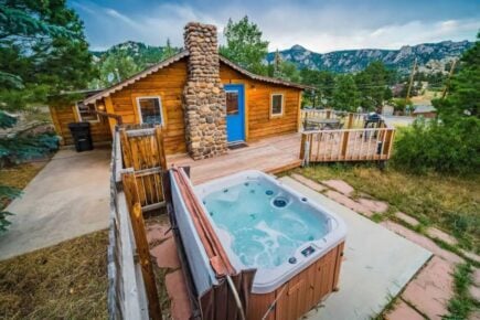 Downtown Cabin for 2 with Hot Tub, Colorado