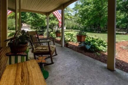 6 Bed BnB with Kid Friendly Features and Yard, Indiana