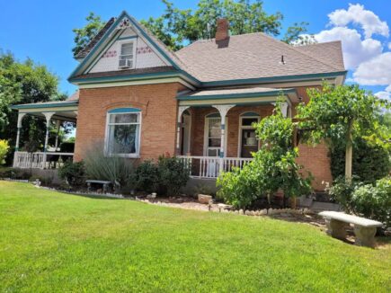 Cozy Victorian Inn with Garden and Breakfast, Utah