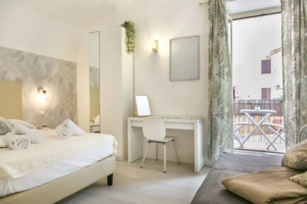 Contemporary BnB with Desk and Balcony, Rome