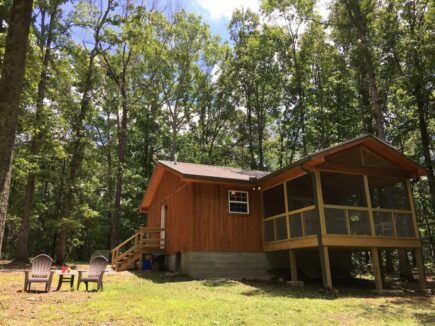 Quaint studio cabin in the woods, Tennessee