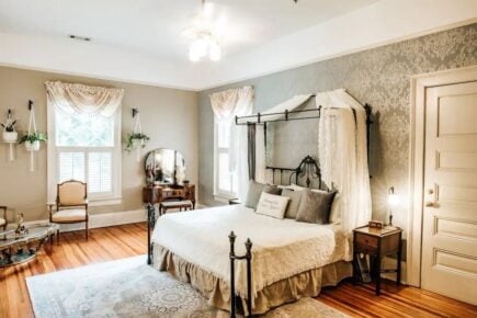 Opulent Heritage House BnB with Garden, Alabama