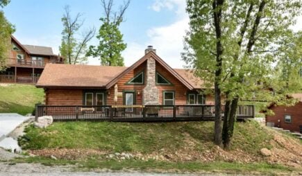 Cabin with Playground Access, Missouri