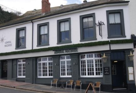 Charming Admiral MacBride BnB on the Seafront, Plymouth