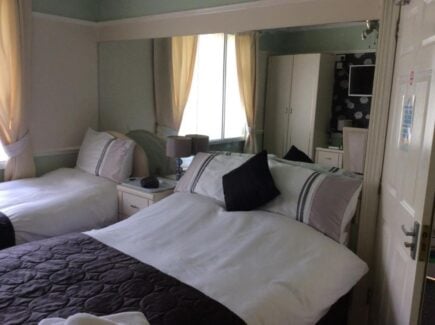 Family Suite in BnB Overlooking Central Park, Plymouth