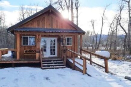 Charming Log Cabin, Montana