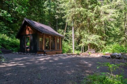 Little Mountain Cabin, Oregon