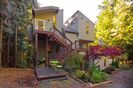 Secluded Port Townsend Treehouse, Washington