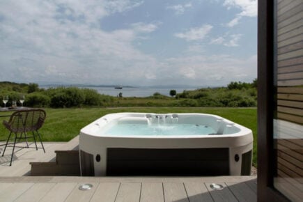 Retreat Suite w/ Hot Tub at Isle of Mull Hotel