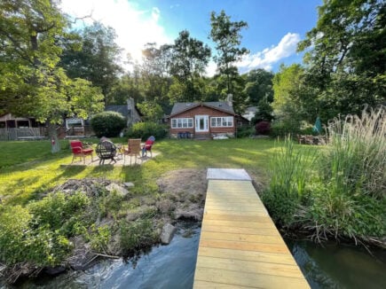 Peaceful Lake Front Log Cabin