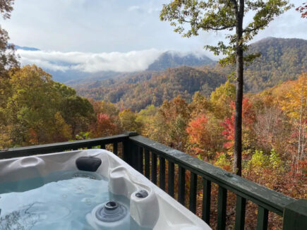 Cabin w/ Hot Tub & Mountain Views