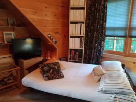 Private Room in a Cozy Cabin