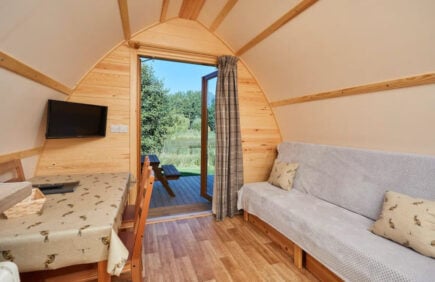 Private Shepherds Hut Cabin with Deck