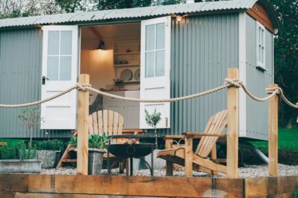 Homey Shepherds Hut with Fireplace near Perranporth