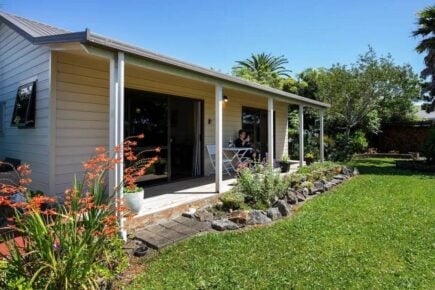 Cozy Cottage with Private Garden westport