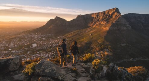 couple hiking safely while traveling cape town