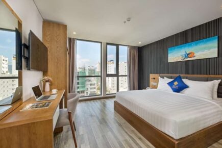 luxury hotel danang with big window